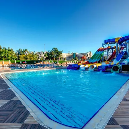 Bera Alanya אתר נופש 5*